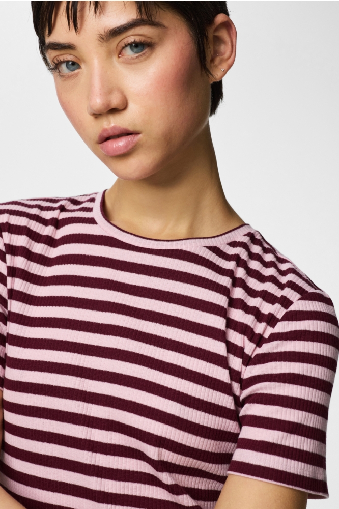 Pieces roze dames t-shirt | Close up