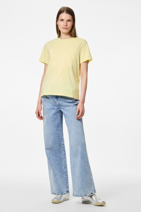 Pieces gele dames t-shirt | Model