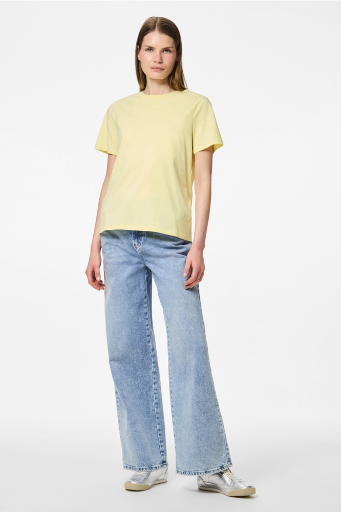 Pieces gele dames t-shirt | Model