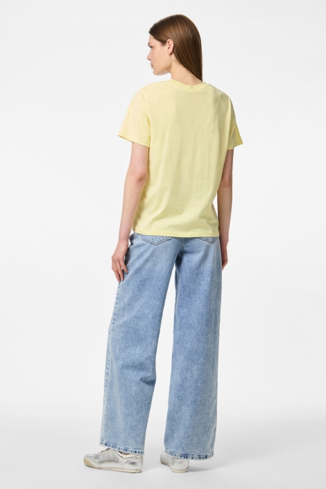 Pieces gele dames t-shirt | Model