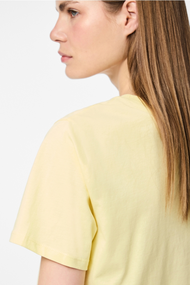 Pieces gele dames t-shirt | Close up