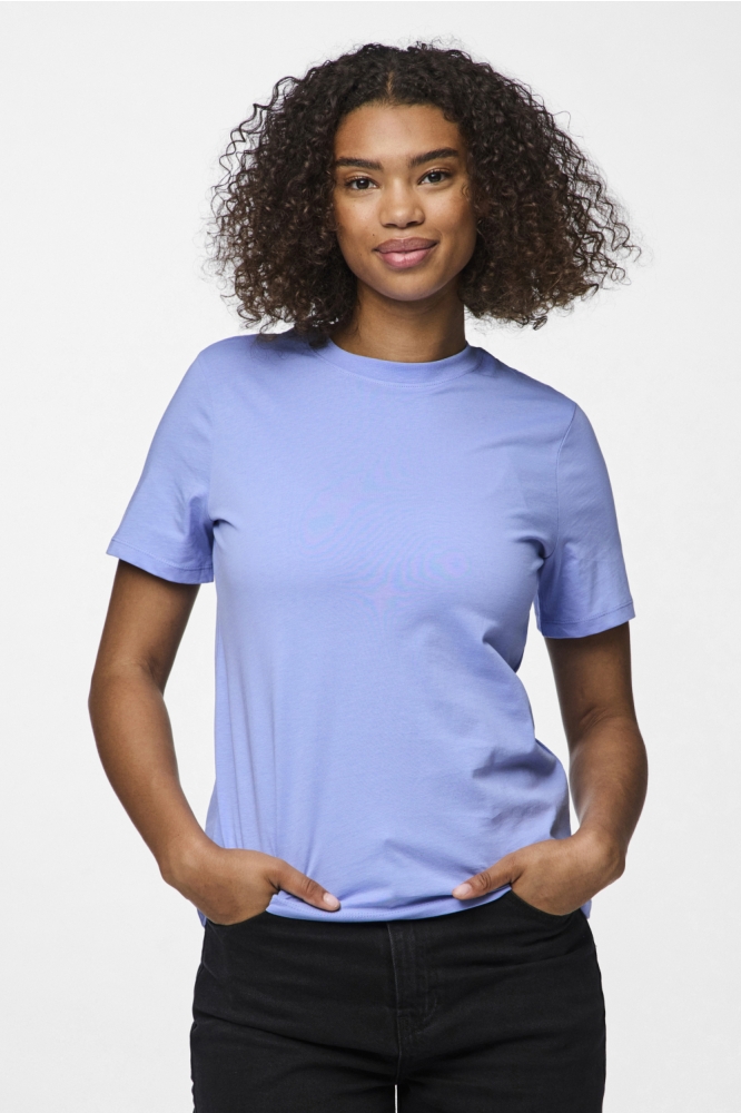 Pieces blauwe dames t-shirt | Model vooraanzicht