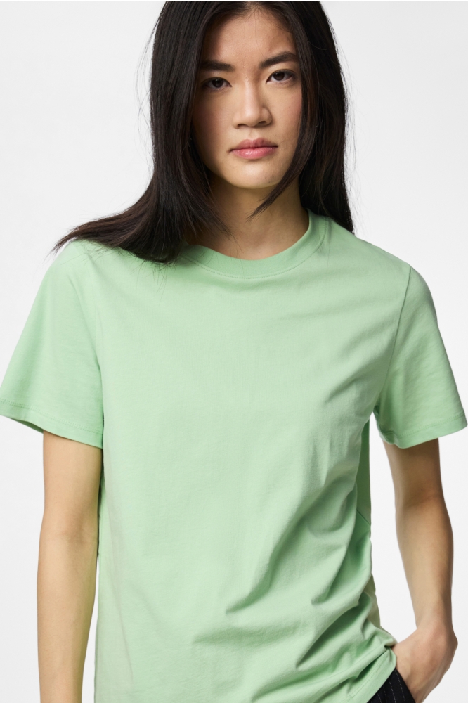 Pieces groene dames t-shirt | Close up