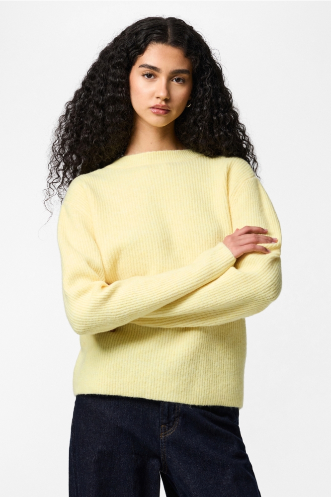 Pieces gele dames vest | Model vooraanzicht