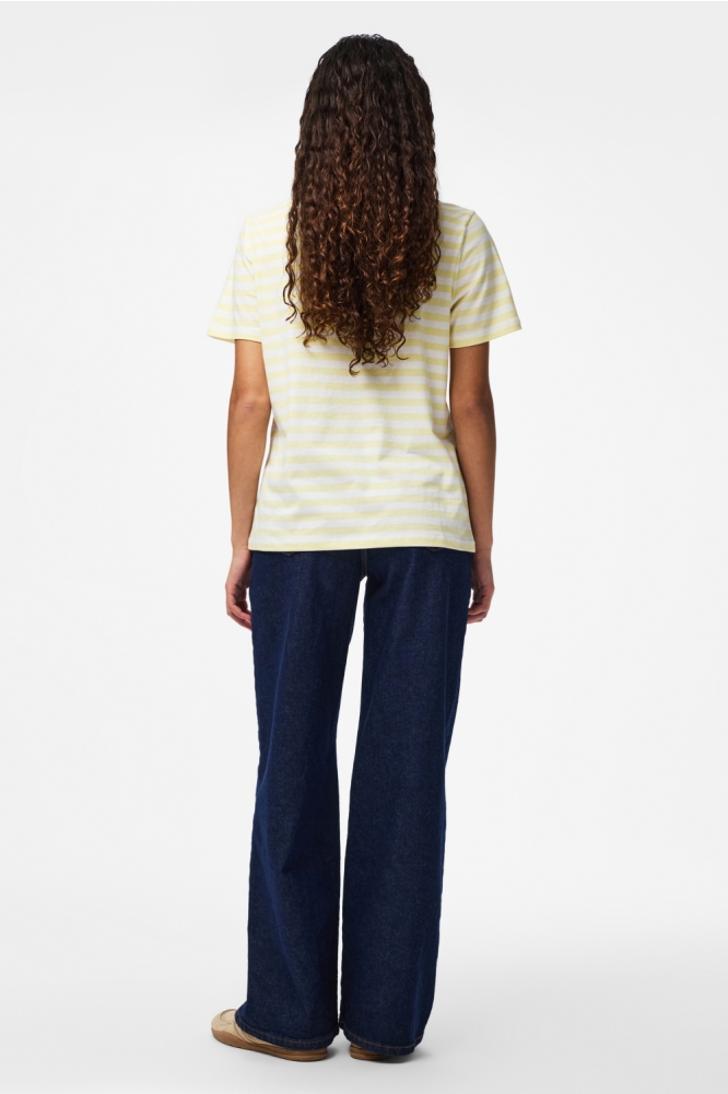 Pieces gele dames t-shirt | Model