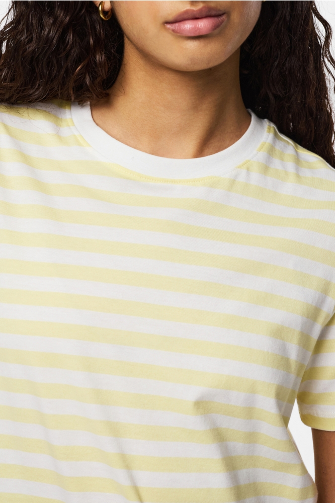 Pieces gele dames t-shirt | Close up