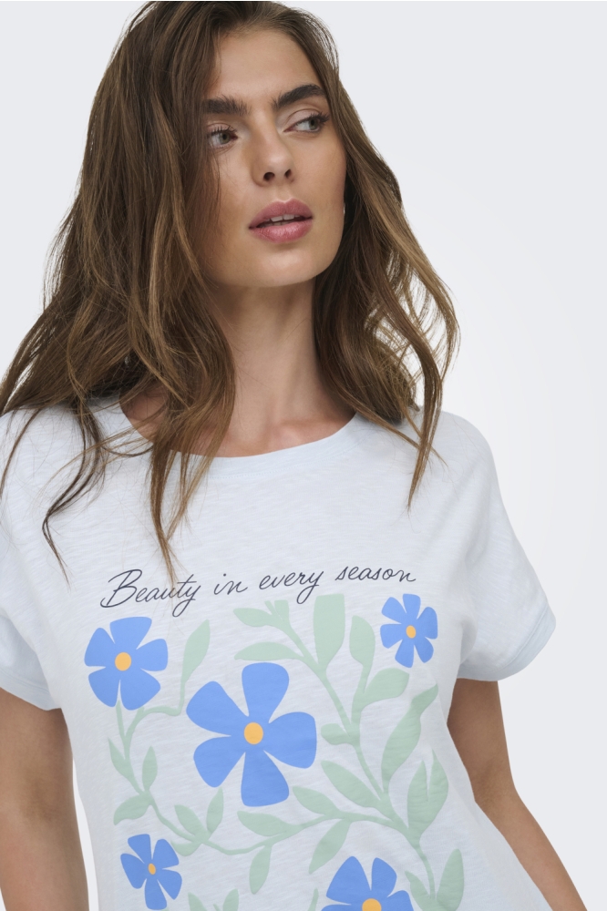 Only blauwe dames t-shirt | Close up