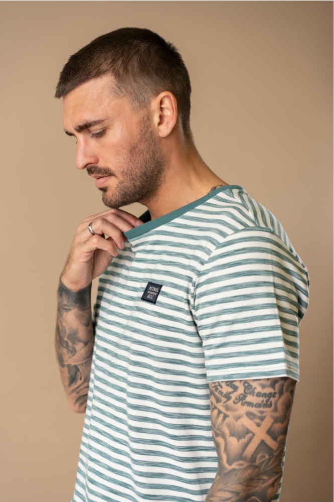 Petrol Industries groene heren t-shirt | Model zijaanzicht