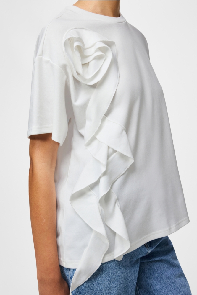 Pieces witte dames t-shirt | Model zijaanzicht