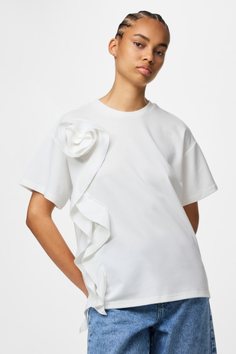Pieces witte dames t-shirt | Model vooraanzicht