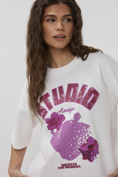 Studio Amaya witte dames t-shirt | Close up