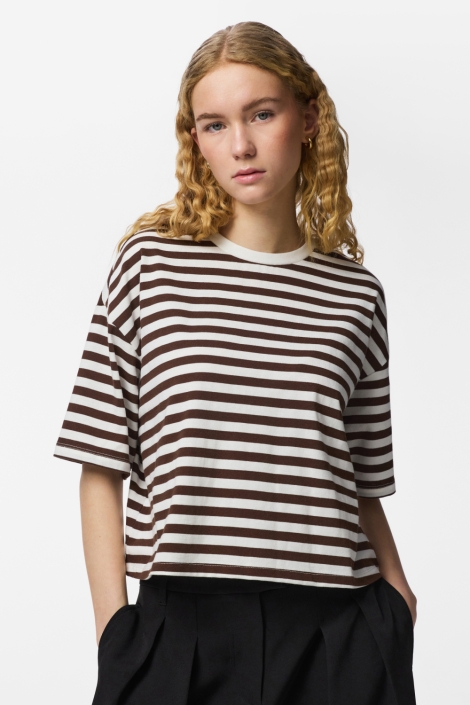 Pieces witte dames t-shirt | Model vooraanzicht