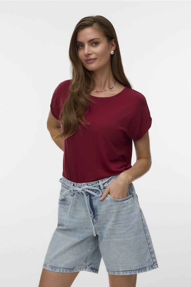 Vero Moda rode dames t-shirt | Model vooraanzicht