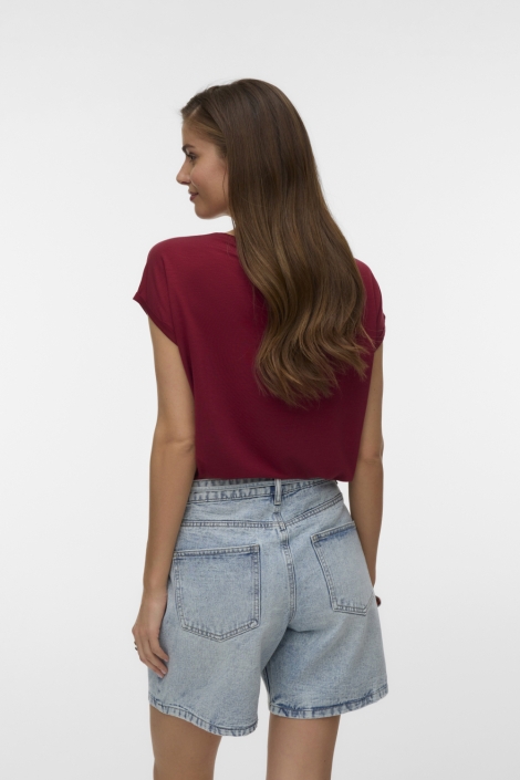 Vero Moda rode dames t-shirt | Model achteraanzicht