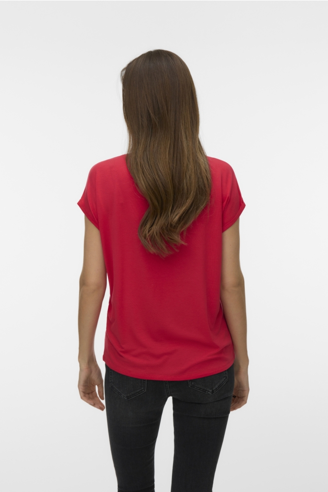 Vero Moda rode dames t-shirt | Model achteraanzicht