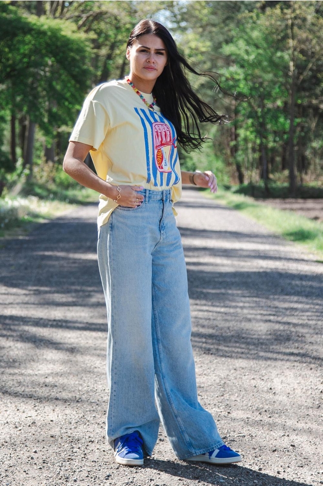 Only gele dames t-shirt | Sfeerbeeld, In situatie