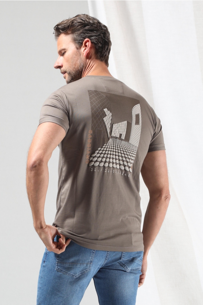 Gabbiano bruine heren t-shirt | Model achteraanzicht