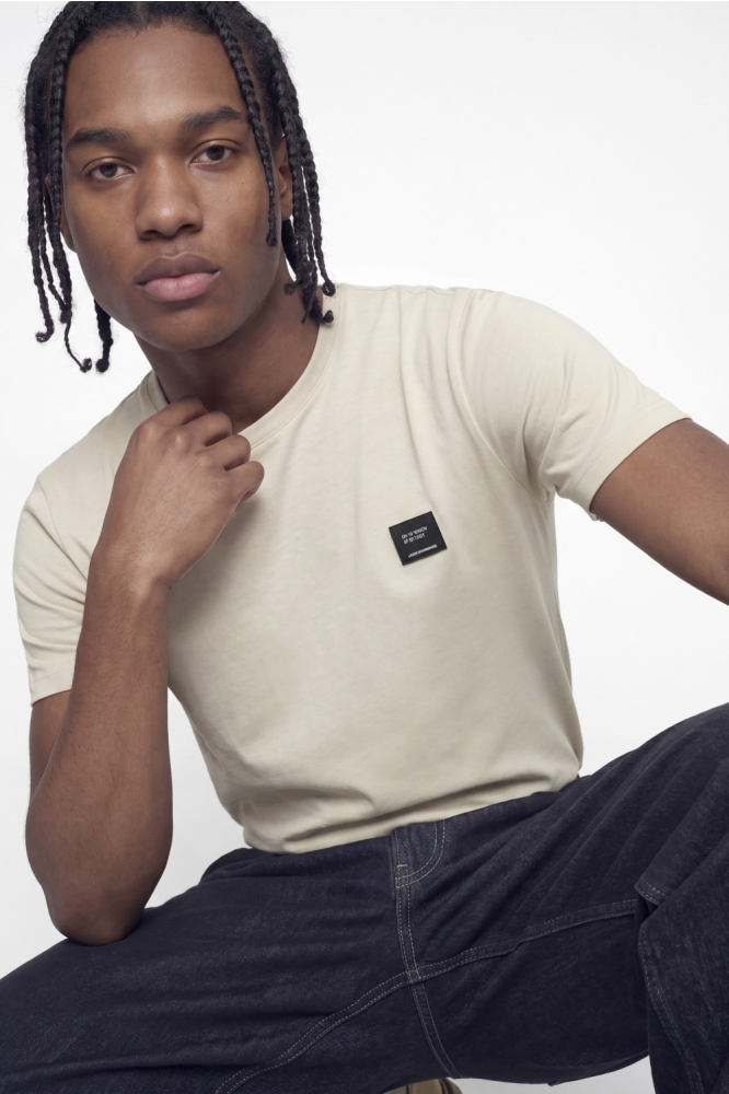 Jack & Jones beige heren t-shirt | Model vooraanzicht