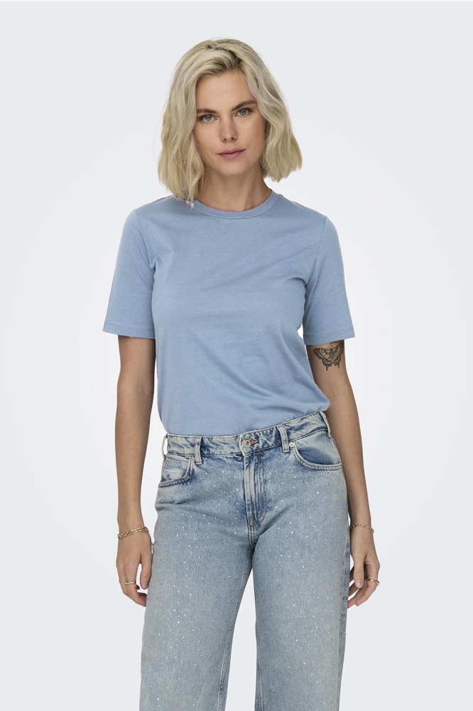 Only blauwe dames t-shirt | Model vooraanzicht
