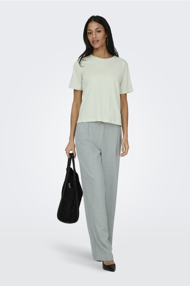 Only groene dames t-shirt | Model