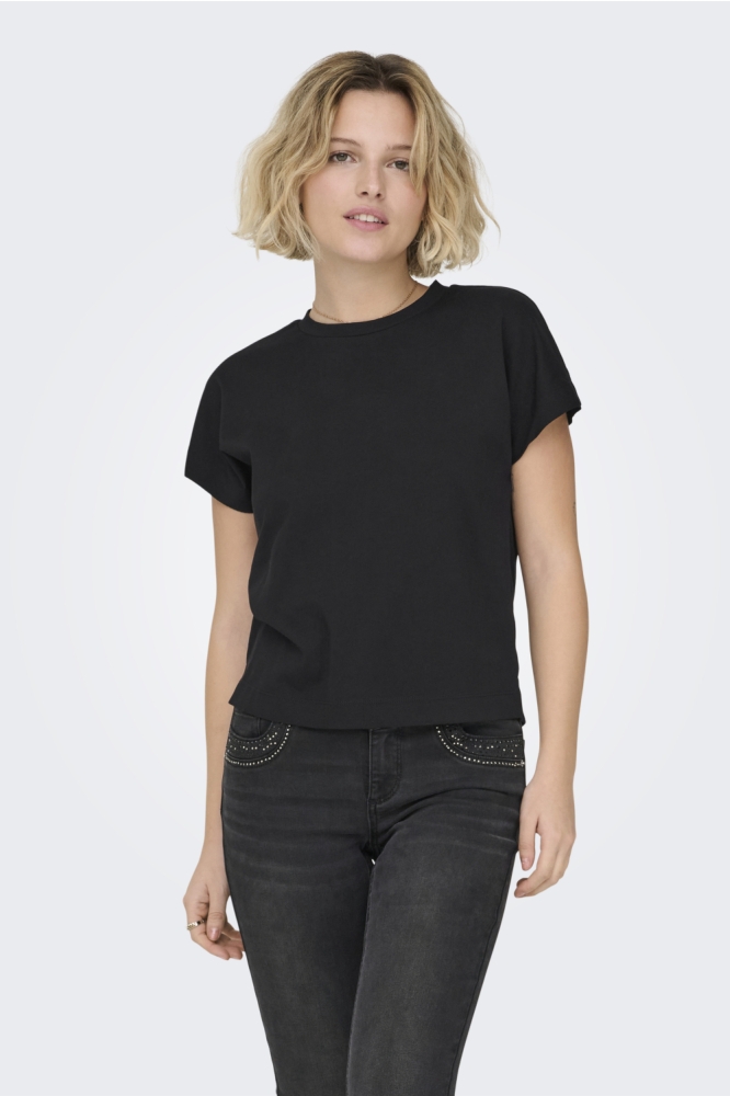 Only zwarte dames t-shirt | Model vooraanzicht