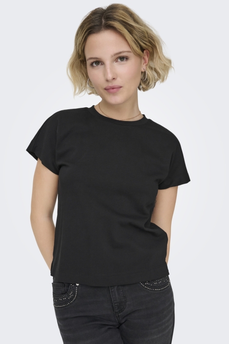 Only zwarte dames t-shirt | Model vooraanzicht