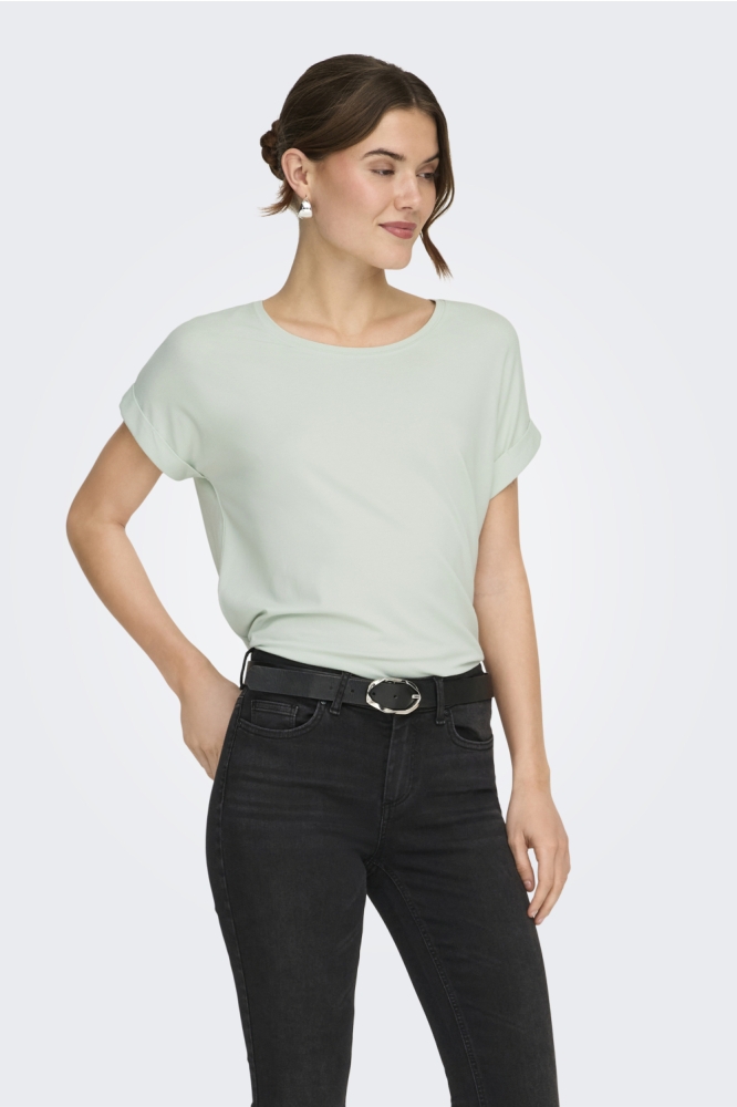 Only groene dames t-shirt | Model vooraanzicht