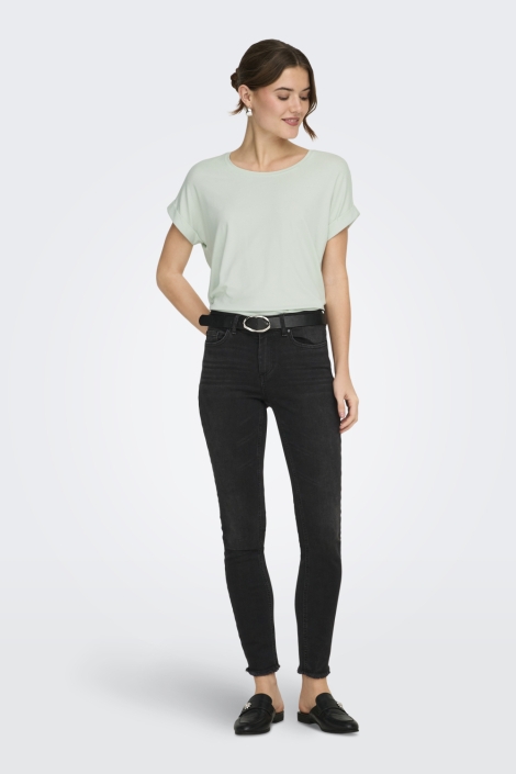 Only groene dames t-shirt | Model