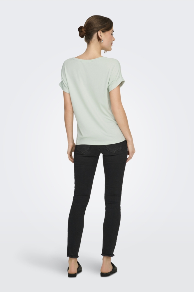 Only groene dames t-shirt | Model