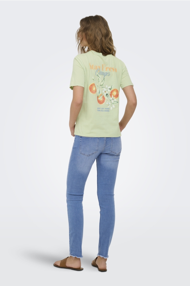 Only groene dames t-shirt | Model achteraanzicht