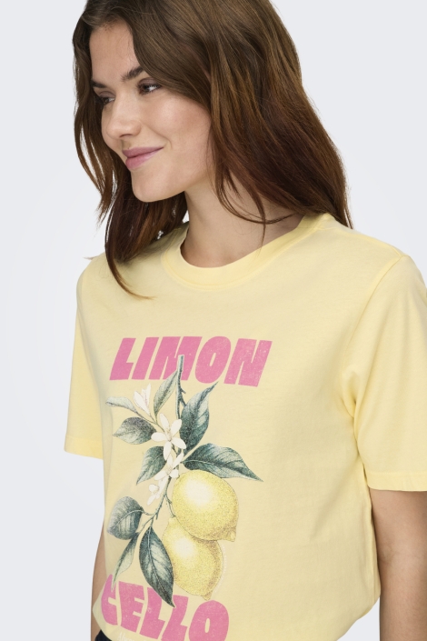 Only gele dames t-shirt | Model zijaanzicht