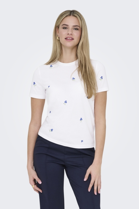Only witte dames t-shirt | Model vooraanzicht