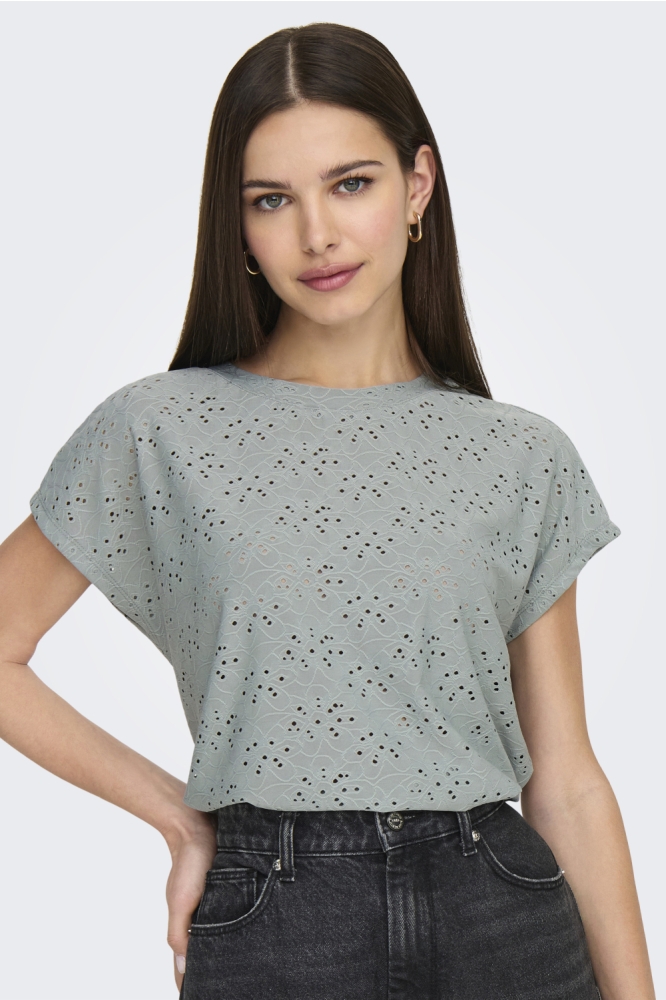 Only groene dames t-shirt | Model vooraanzicht