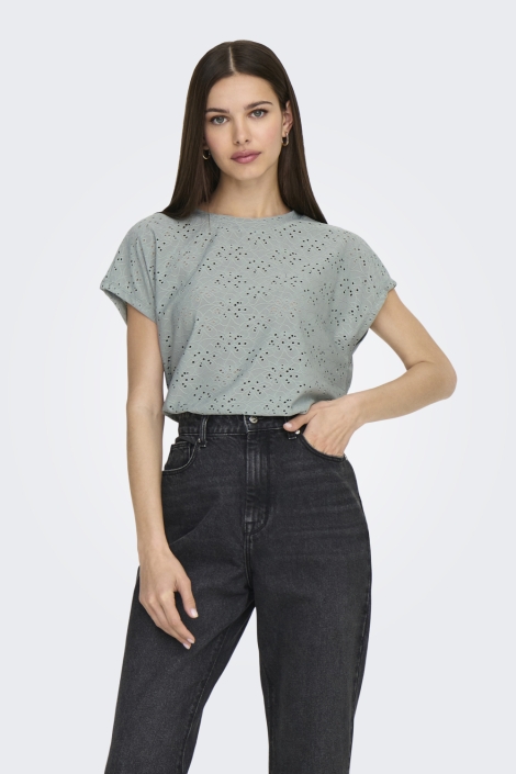 Only groene dames t-shirt | Model vooraanzicht