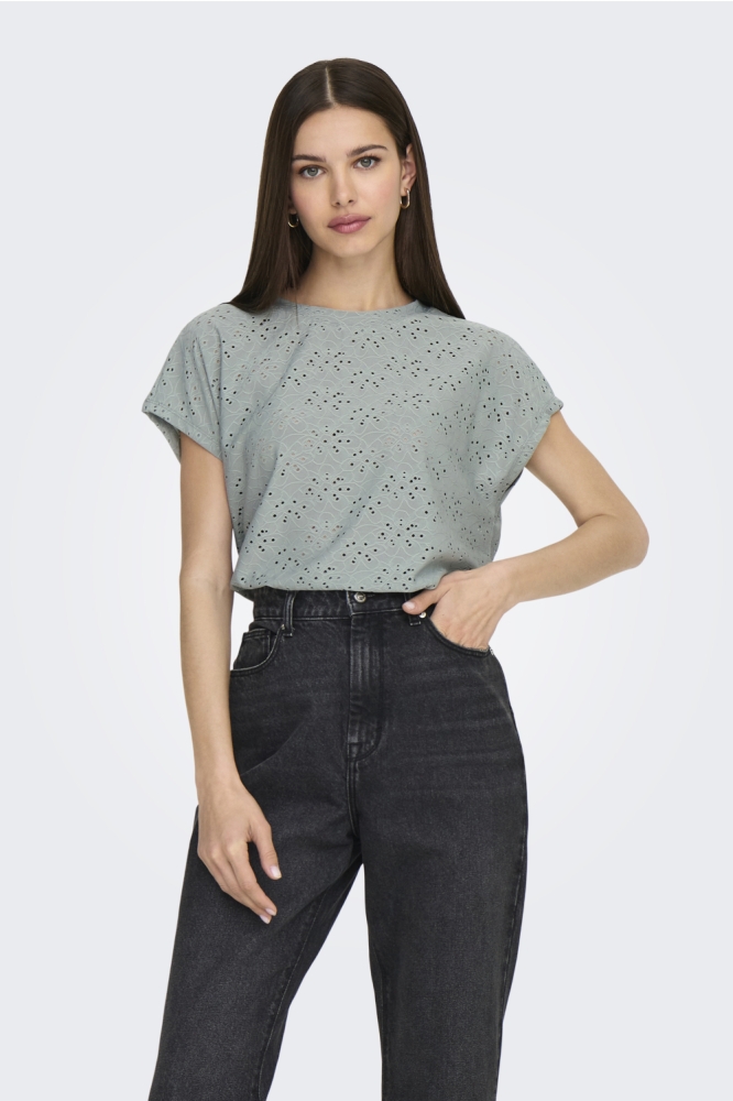 Only groene dames t-shirt | Model vooraanzicht