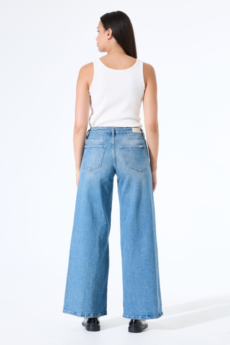 Garcia ecru dames top | Model