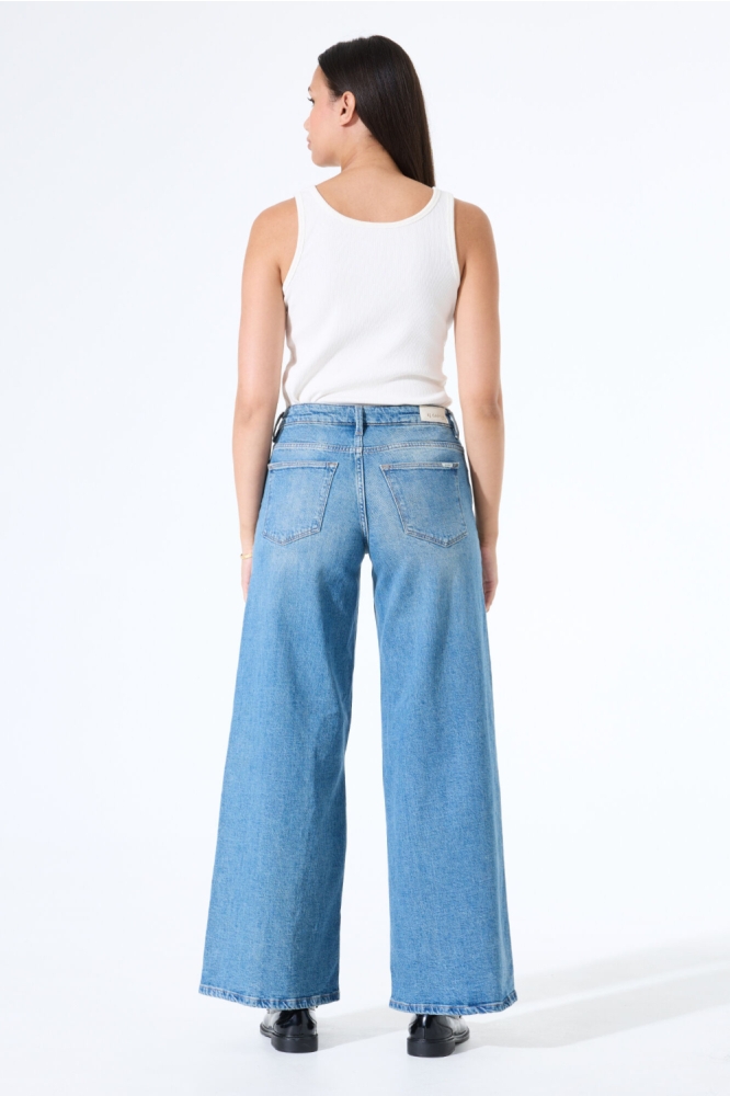 Garcia ecru dames top | Model