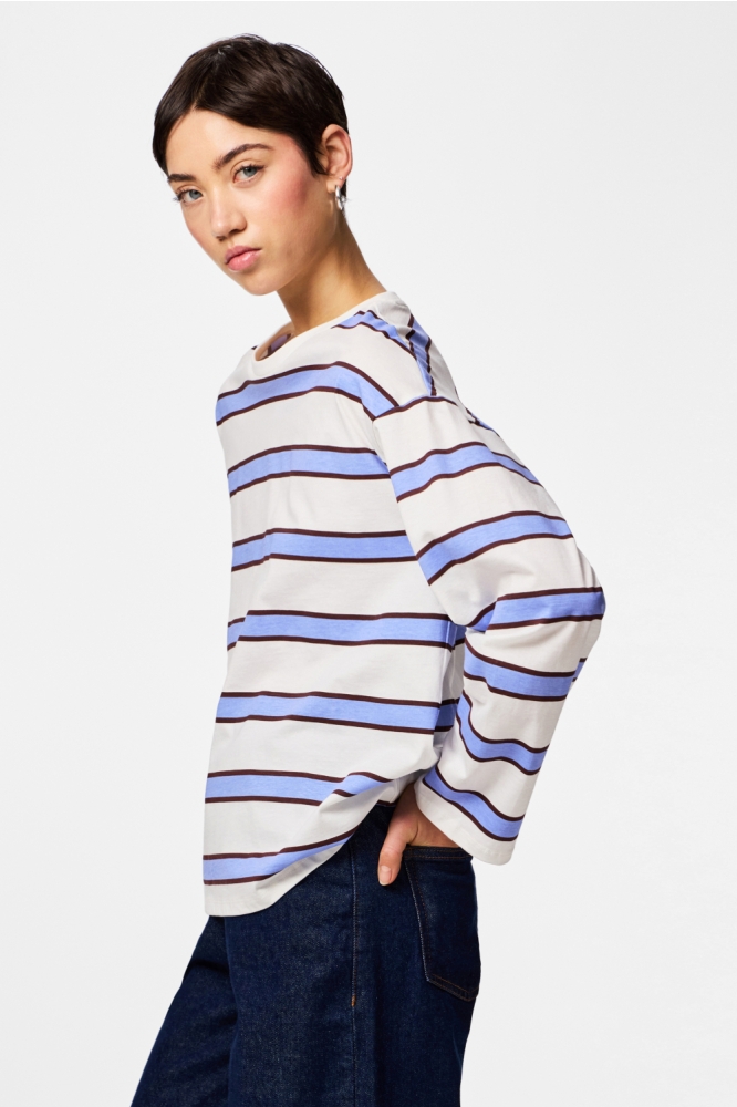 Pieces blauwe dames t-shirt | Model zijaanzicht