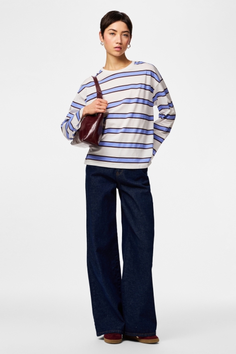 Pieces blauwe dames t-shirt | Model vooraanzicht