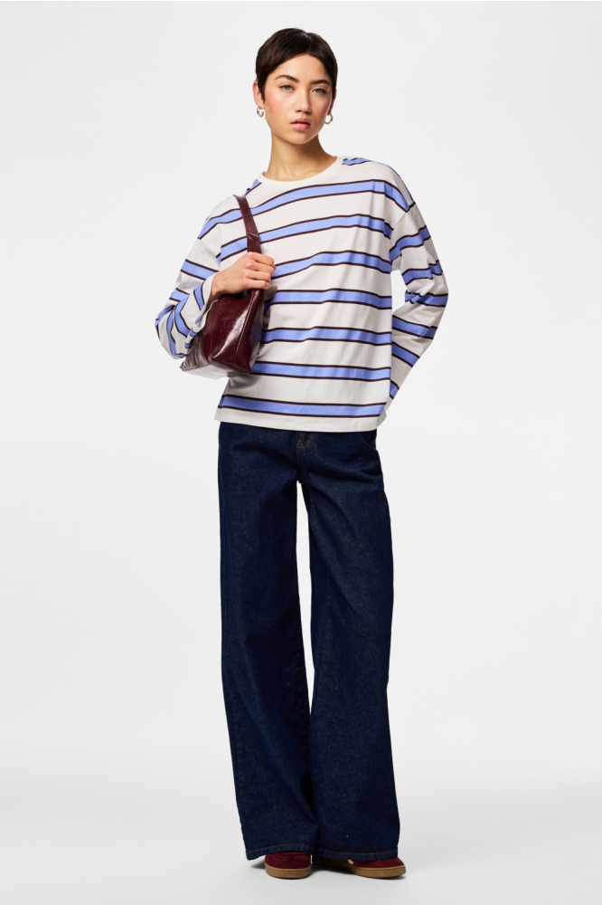 Pieces blauwe dames t-shirt | Model vooraanzicht