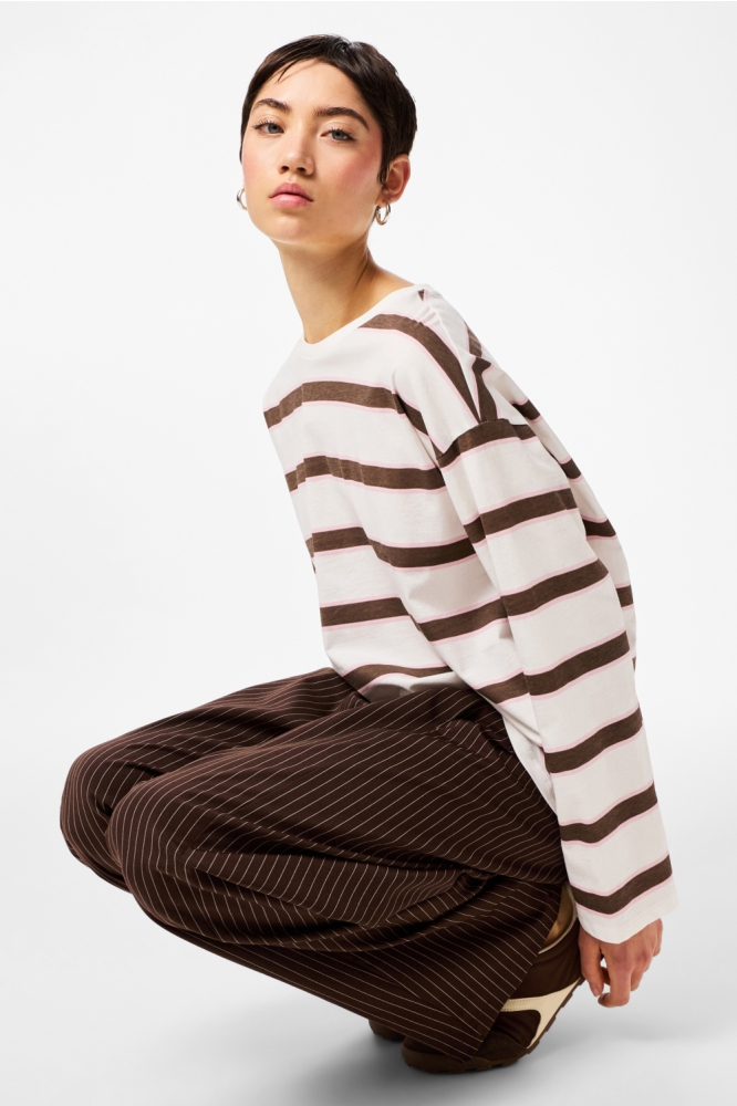 Pieces bruine dames t-shirt | Model