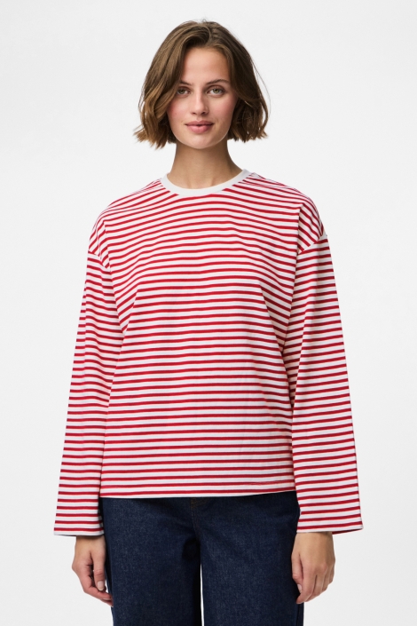 Pieces witte dames t-shirt | Model vooraanzicht