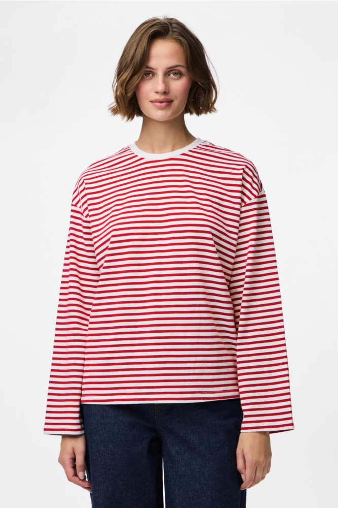 Pieces witte dames t-shirt | Model vooraanzicht