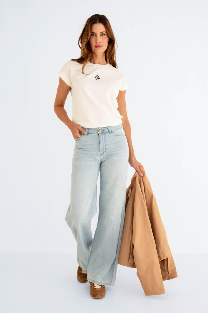 Maicazz ecru dames t-shirt | Model