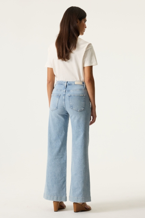 Garcia ecru dames t-shirt | Model achteraanzicht