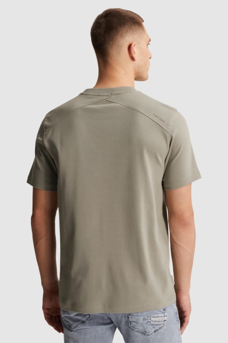 Cast Iron groene heren t-shirt | Model achteraanzicht