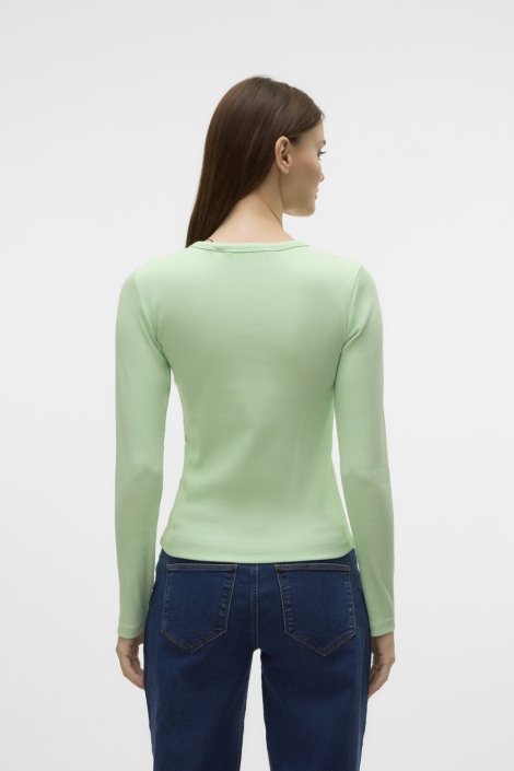 Vero Moda groene dames t-shirt | Model achteraanzicht