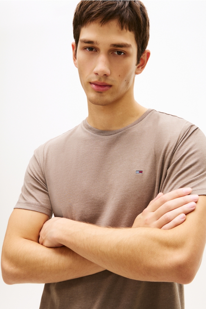 Tommy Jeans camel heren t-shirt | Close up