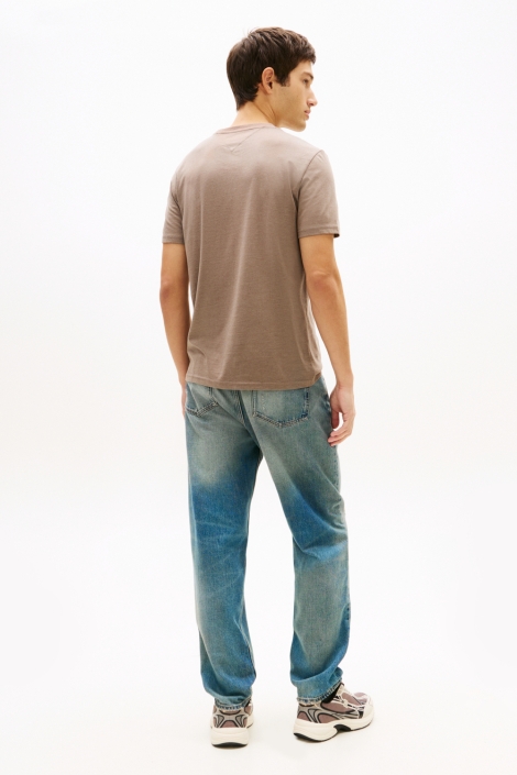 Tommy Jeans camel heren t-shirt | Model