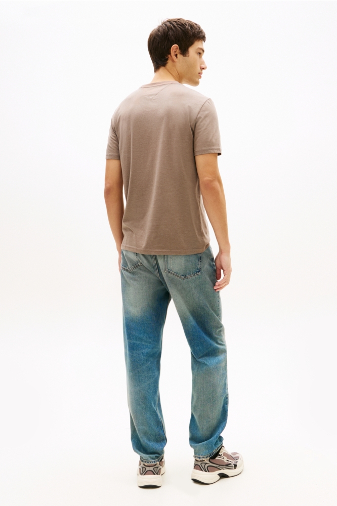 Tommy Jeans camel heren t-shirt | Model